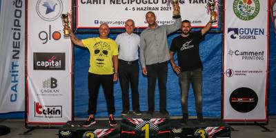 Drag yarışında dereceye girenler kupalarını aldı