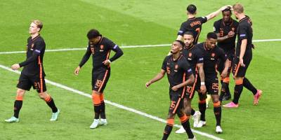 Hollanda kayıpsız lider çıktı