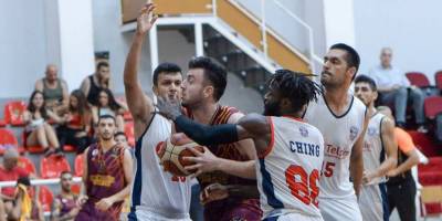 İlk finalist YDÜ: 55-48