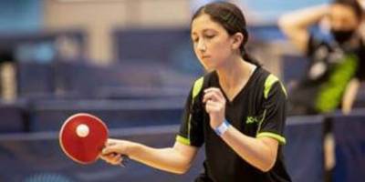 Azra Ekrem Londra’da göz doldurdu