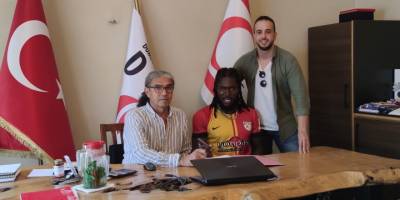 Dumlupınar Weston ile imzaladı