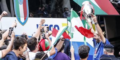 Şampiyon İtalya evine döndü