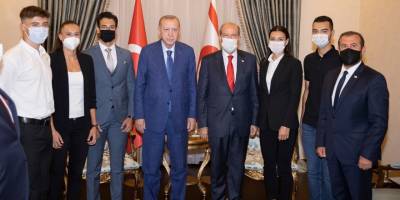 Erdoğan ve Tatar, milli sporcularla görüştü