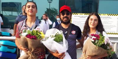 Çiçeklerle karşılandılar