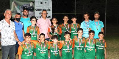 Yıldızlar Onur Kandili anısına oynadı