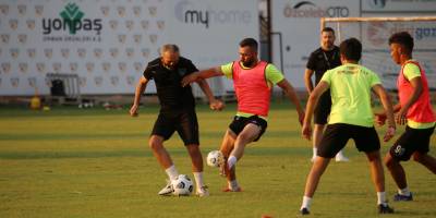 Emir yeniden İskele’de