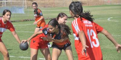 Dikmen’de çim hentbolu nefes kesti