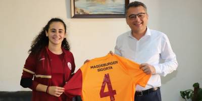 Kara’dan Erhürman’a Galatasaray forması