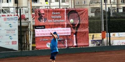 Teniste turnuvalar devam ediyor