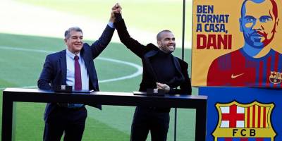 Dani Alves imzayı attı