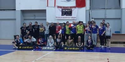 Badmintonda Hughes anısına oynadılar