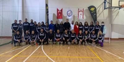 Badminton hakemlik ve antrenörlük kursu tamamlandı