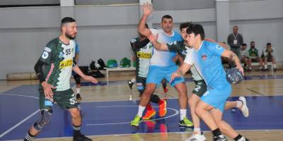 Hentbolda büyükler sahneye çıktı