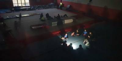 Telefon ışığında antrenman yaptılar