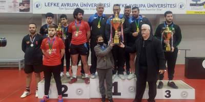 Masa tenisinde şampiyon LAÜ