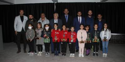Başarılı sporcular ödüllendirildi
