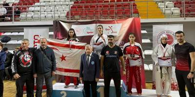 Sporcularımız Sivas’ta kürsüde