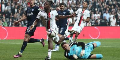 Beşiktaş evinde dağıldı