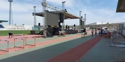 Tartan piste kurulan platforma büyük tepki