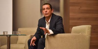 DAÜ’nün konuğu Alp Özgen