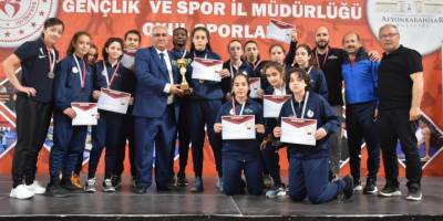 Alkışlar Levent Koleji’ne