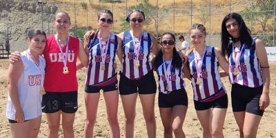 Plaj hentbolunun şampiyonları UKÜ ve YDÜ