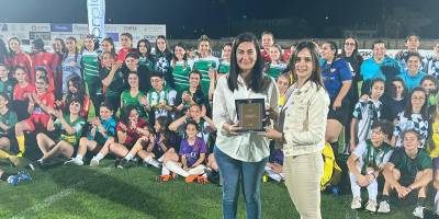 Kadınlar futbola renk kattı