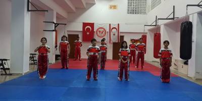 Kickboksta renkli kuşak sınavı yapıldı