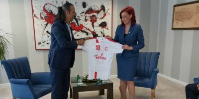 Ayhan’dan Kosova’da verimli temaslar