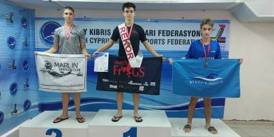 Kulaçlar rekor için atıldı