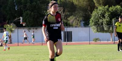 “Futbol sevgimi babam aşıladı”