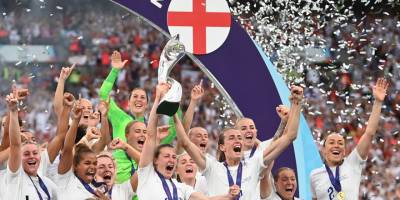 İngiltere'de 50 yıl yasaklı kalan kadın futbolu zirveye nasıl ulaştı?