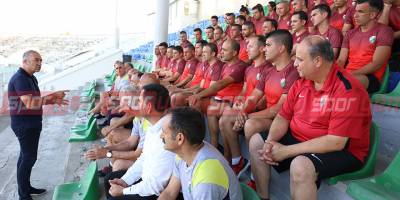 Hakemler sahaya indi