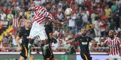 Galatasaray 90'da Gomis'le güldü