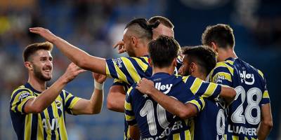 Fenerbahçe'de iki oyuncuya yeni sözleşme