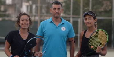 Raketler Yönlüer anısına sallanıyor