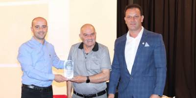 Çetin Özyıldız ödülünü aldı