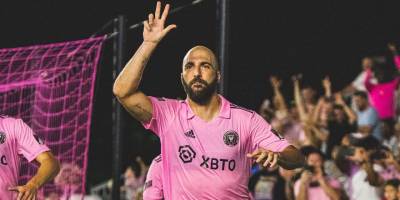 Higuain, kramponlarını asıyor