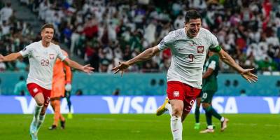 Polonya Lewandowski ile güldü