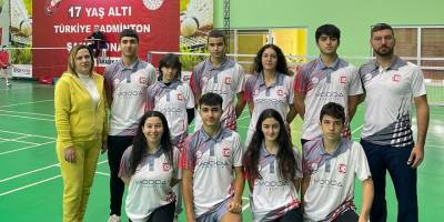 Badmintoncular adaya mutlu döndü