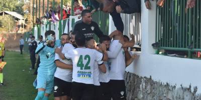 Liderler terfiyi şampiyonlukla taçlandırıyor