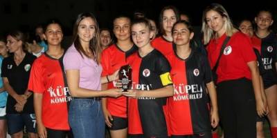 Kadın futbolcular da Futbolcular Derneği bünyesinde olacak