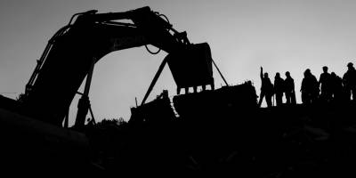 Kıbrıs’ta 1938 depremi için birlikte oynadılar