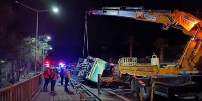 Deplasman dönüşü futbolcuları taşıyan otobüs kaza yaptı