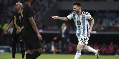 Messi, Arjantin formasıyla "100'ler kulübü"ne girdi