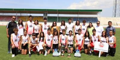 Şehit Turgut Ortaokulu çifte şampiyon