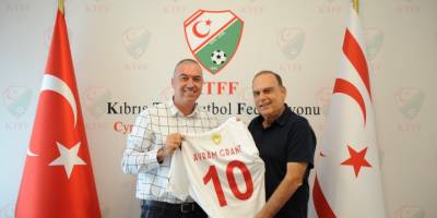 Chelsea’nin eski menajeri Grant, KTFF’yi ziyaret etti