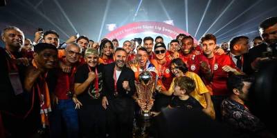 Şampiyonluk, derbi galibiyetiyle taçlandı: 3-0