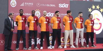 Galatasaray'ın yenileri taraftarla buluştu