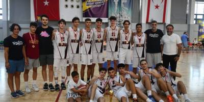 U17 Erkekler Ligi’nde şampiyon YDÜ